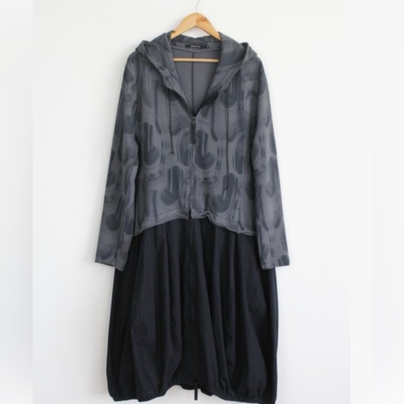 Grizas Dresses & Skirts - Grizas Two-Tone Gray Hooded Zip Long Sleeve Dress